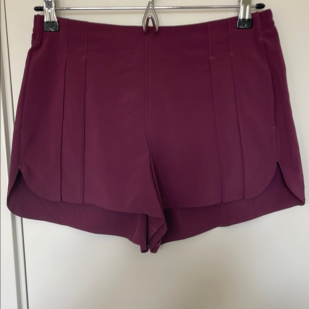 💫LULULEMON Berry Athletic Shorts Size 6